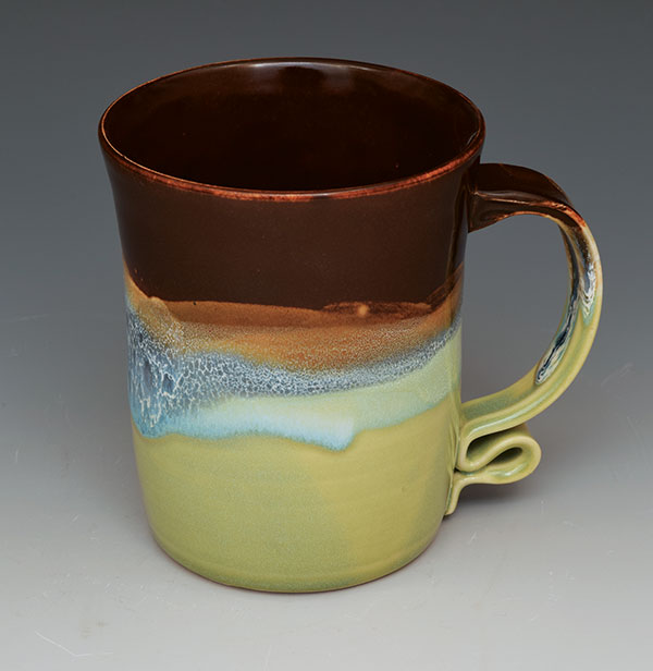 1 This mug holds 20 oz. of liquid. Its interior dimensions are 31/2 in. in diameter by 41/2 in. in height. When wet, it measured 4 in. in diameter by almost 51/2 in. in height; a bit taller than my mathematical formula suggested because it narrows at the foot so it’s not quite a perfect cylinder. 