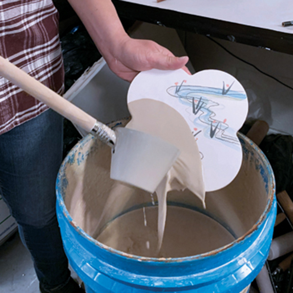 12 Pour a transparent or clear glaze over the painted surface. Allow the glaze to fully dry.