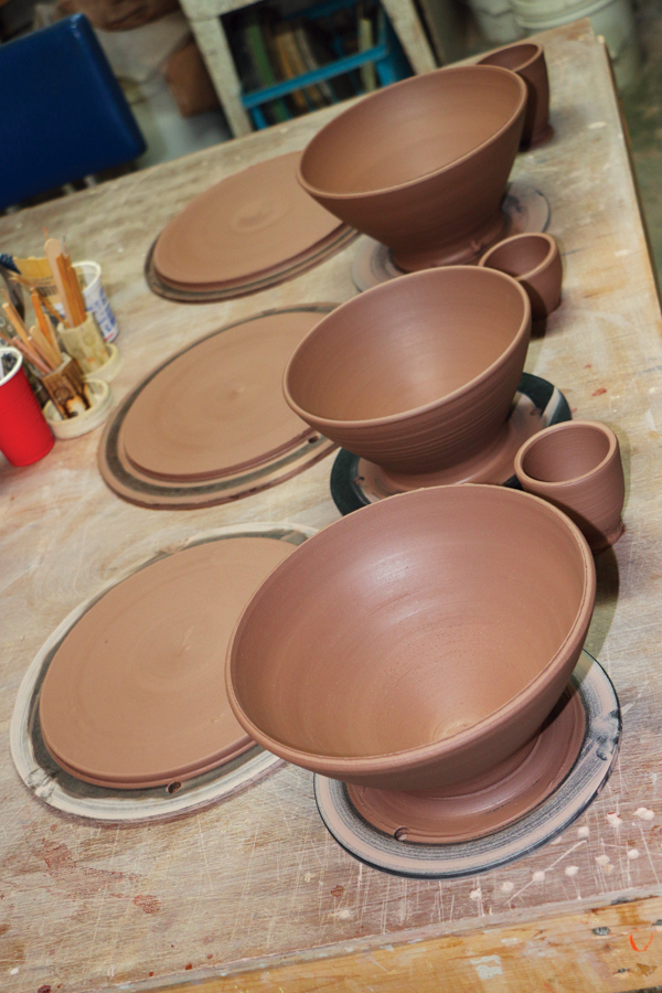 1 Each double-walled bowl consists of three parts: an outer bowl or shell, a top plate, and a small inner bowl.