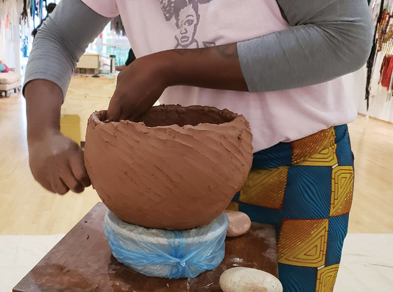 6 Orafidiya demonstrates a traditional Ghanaian pottery-making technique during her “Crafting Community” workshop series for Black women, 2018. 