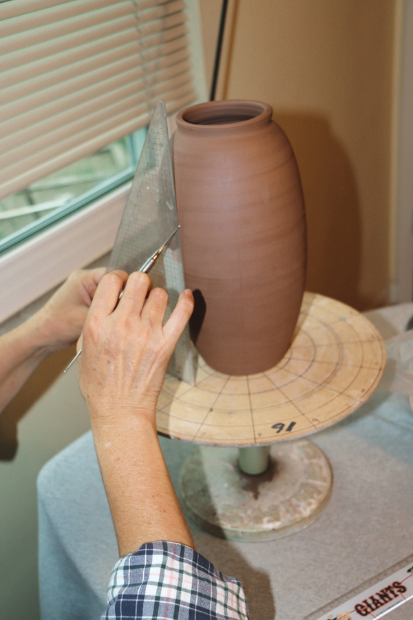 2 Draw grid lines as a guide onto trimmed, leather-hard pots.