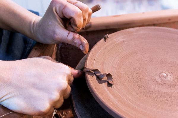 2 Use a wire tool to cut and soften the rim. Trim a foot once it’s leather hard.