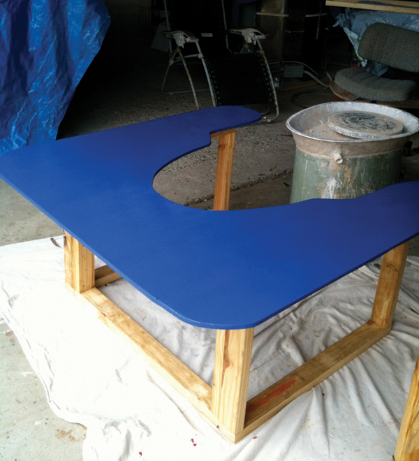 5 Apply paint to the table for a sturdy, bright finish. 