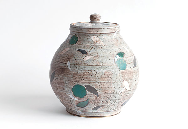 1 Sanam Emami’s storage jar, 10 in. (25 cm) in height, ceramic, slip, glaze.