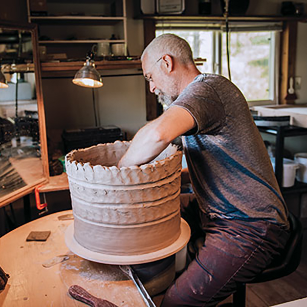 11 Adam Field making a 15-gallon Onggi jar in the Gyeonggi style in his Helena, Montana, studio, 2021. Photo: Garrett Thompson. 