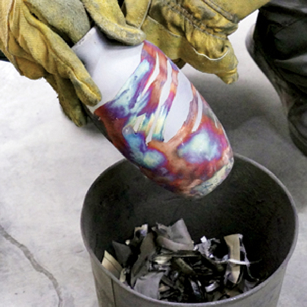 10 Using gloves, remove the finished raku-fired piece from the reduction chamber.