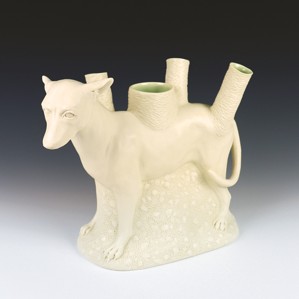 1 Adrian Arleo’s Tulipiere Dog Vase, 8¾ in. (22 cm) in height, porcelain, glaze. Photo: Radius Gallery. 