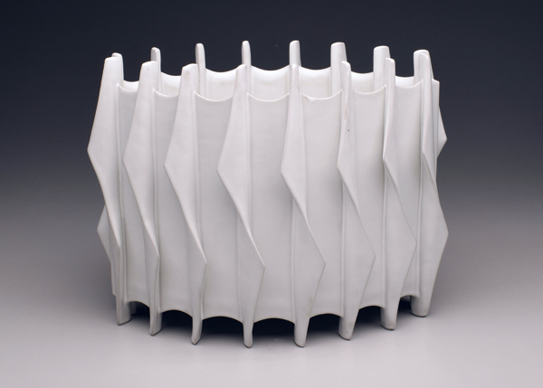 3 Katie Bosley Sabin’s Rhythmic Pillars, 18 in. (46 cm) in length, high-fire porcelain, 2021. 