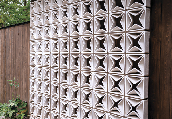 1 Detail of Brian Peters’ 10X, an architectural screen made of 100 ceramic blocks that were 3D-printed and arranged to display a pattern focused on change in aperture.