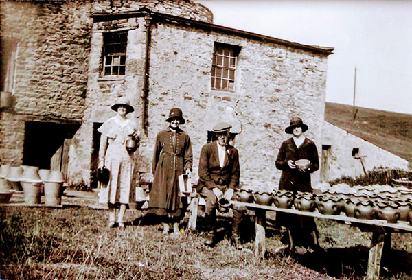 4 Day visitors to Bridge End Pottery in the early 1930s. 