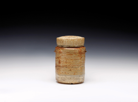Bob Briscoe’s large caddy jar, 9 in. (23 cm) in height, wheel-thrown stoneware, multiple glazes. Photo: Schaller Gallery (www.schallergallery.com).