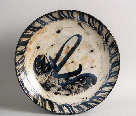 4 Platter, 15 in. (38 cm) in diameter, stoneware, gas fired to 2012°F (1100°C), 2012. Photo: JP. Girbes.