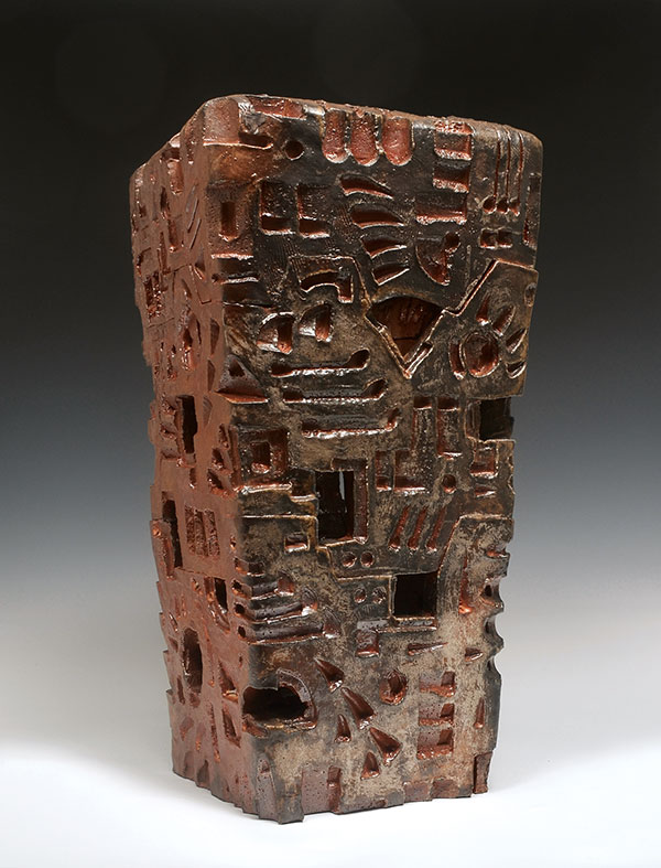 1 Joel Brown’s Structure No. 45, 21 in. (53 cm) in height, coil-built stoneware, shino glaze, fired in an anagama kiln to cone 10, 2020. Photo: Steve Katz.
