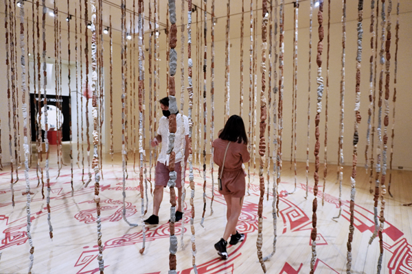 14 Something To Hold Onto (alternate view), approximately 42 ft. (12.8 m) in width, immersive installation, social collaboration, 9000+ unfired clay beads, 2021. 