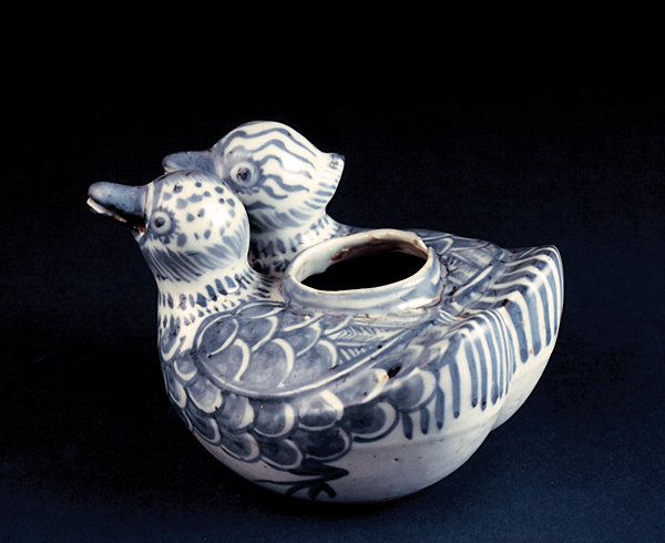 6 Unknown maker’s water pot, shuihu, porcelain, circa 1450. 