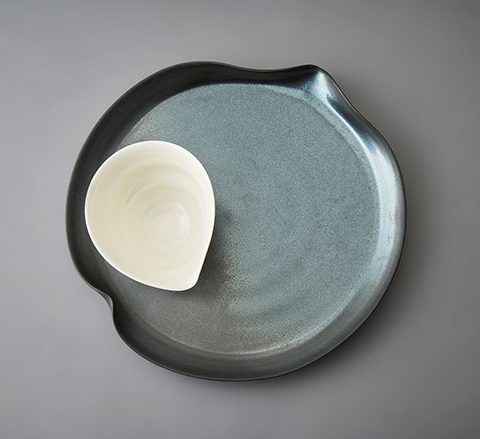 8 Chinese tea set: small handle-less jug, 4½ in. (11 cm) in length, porcelain, crackle glaze; tray with pouring lip, 11½ in. (29cm) in diameter, porcelain, manganese glaze, 2019.
