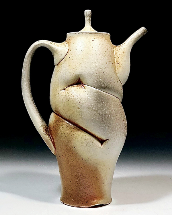 3 Ben Eberle’s teapot, 10¾ in. (27 cm) in height, porcelain-stoneware blend, 2022. 