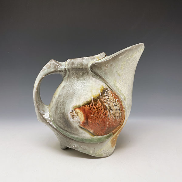 7 Brian Chen’s zarfed creamer, 6½ in. (17 cm) in height, soda-fired domestic porcelain, 2021. 