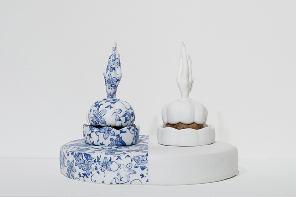 Jennifer Datchuk’s Half, 10 in. (25 cm) in height, Jingdezhen cone 10 porcelain, blue/white pattern transfer, reduction fired, human hair, 2012. Photo: Mark Menjivar.