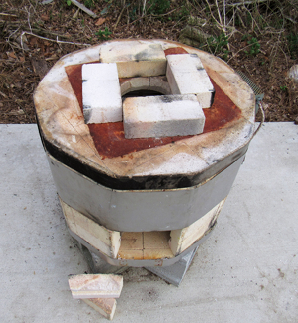 14 Place the lid and create a short chimney with soft brick around the lid hole.