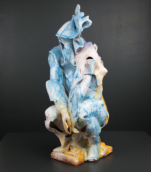 1 Jinsik Yoo’s Paranoid, 19 in. (48 cm) in height, ceramic, glaze, 2020. 