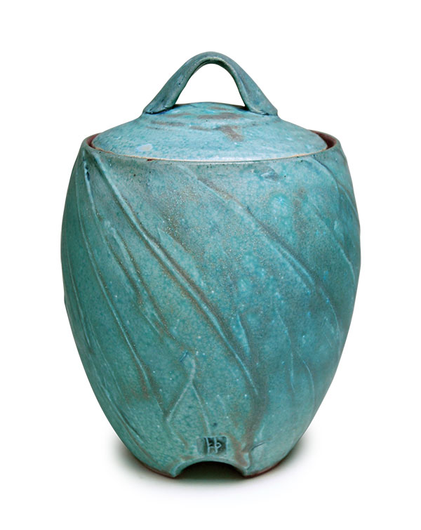 5 Covered jar, 8½ in. (22 cm) in height, wheel-thrown porcelain. 