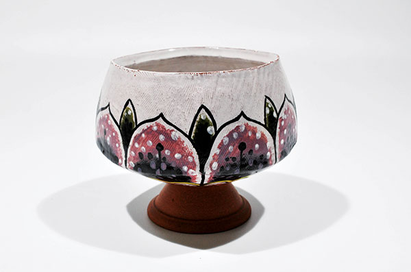 Ice cream dish with floral designs, to 3½ in. (9 cm) in height, earthenware, slip, underglaze, fired to cone 2 in oxidation. 