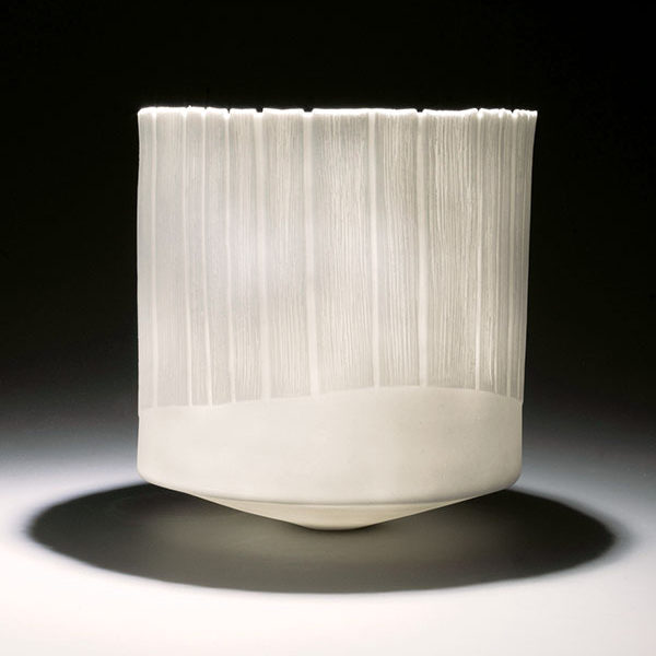 1 Carol Snyder’s January Treeline, 6¼ in. (16 cm) in height, high-fired porcelain. 
