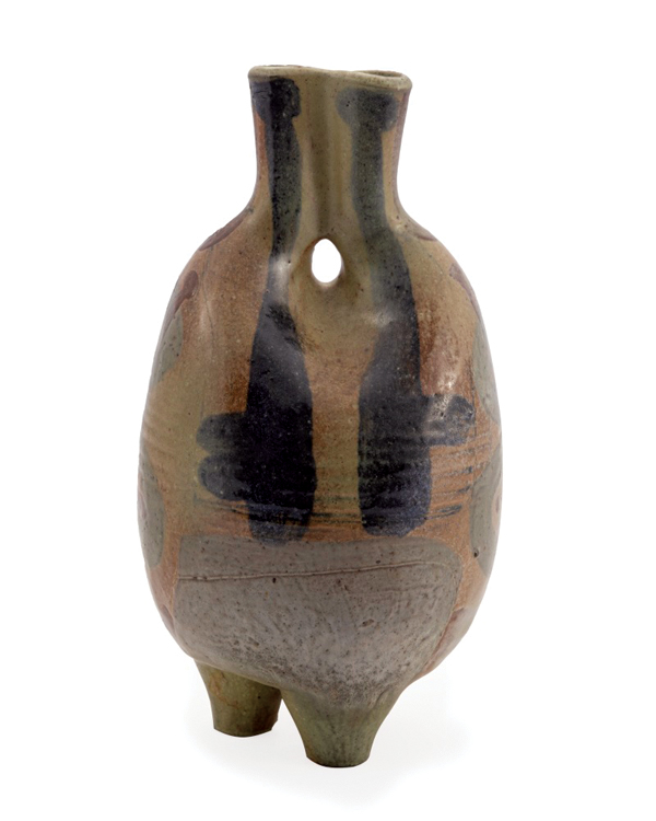 1 Katherine Choy’s double-spout vase, ceramic, glaze, circa 1952–1957. 