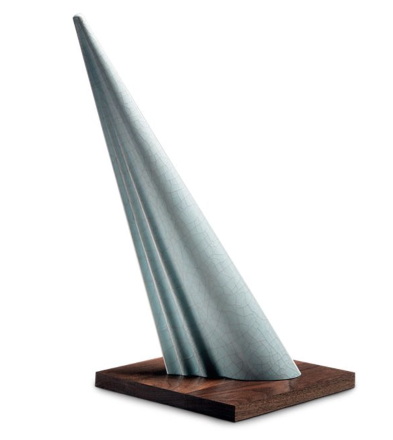 2 Itō Hidehito’s “Ray” craquelure celadon-glazed pleated, triangular sculpture, 16½ in. (42 cm) in height, porcelain, glaze, wooden base, 2020. Photo: Richard Goodbody. Courtesy Joan B Mirviss LTD.