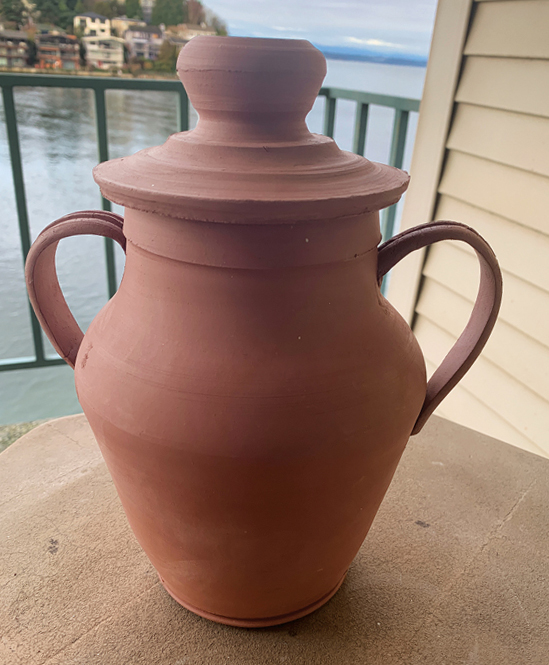 12 Throw a lid with a knob. Then set the completed amphora aside to slowly dry.