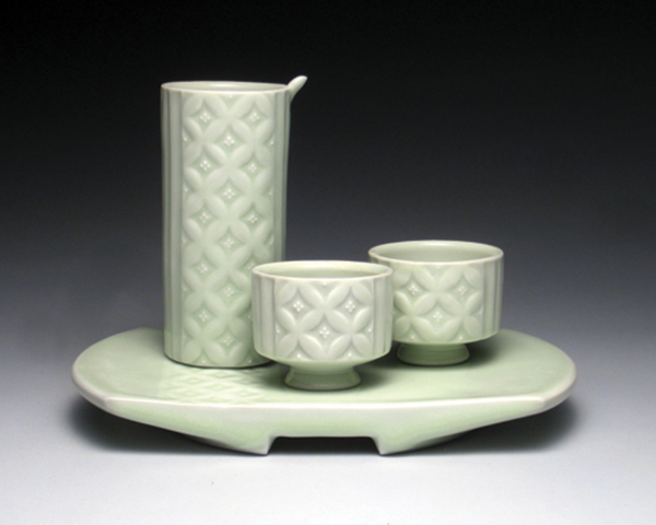 7 Yoshi Fujii’s sake set with tray. 9 in. (23 cm) in length, wheel-thrown and carved porcelain, slip trailing, gas reduction fired, 2015.