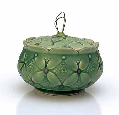 Tufted Green Jar, 5 in. (13 cm) in height, porcelain, 2022. 