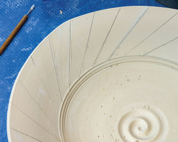 6 Try an alternative rim with a continuous pattern of carved teeth.
