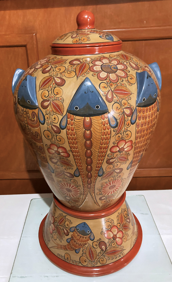 5 Large pedestal covered jar with three-dimensional fish imagery, 27 in. (69 cm) in height, local clay and slip, colorants, stains, burnishing.
