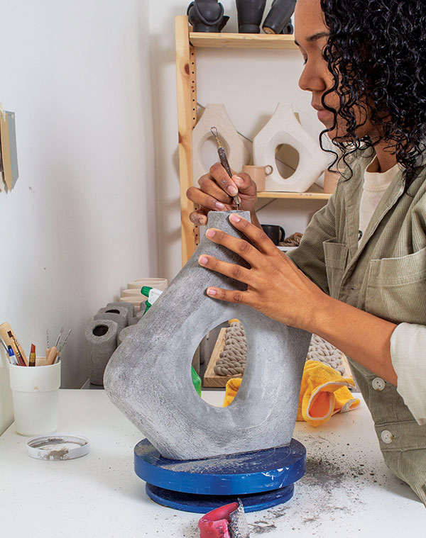 7 Felix handbuilding a sculpture using Standard Ceramic’s 420 Sculpture Clay, 2021. 