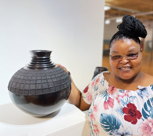 2 Jabu Nala with one of her pots exhibited at Starworks during the conference. Photo: Susan Bernstein.