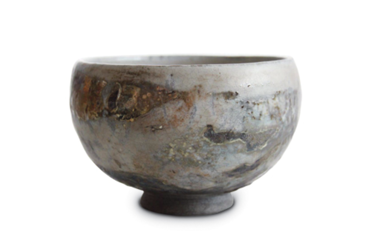 3 Junko Yamamoto’s tea ceremony bowl (Ephemeral), 5 in. (13 cm) in height, clay, fired to 2241°F (1227°C), 2017. Photo: Kanako Togawa.