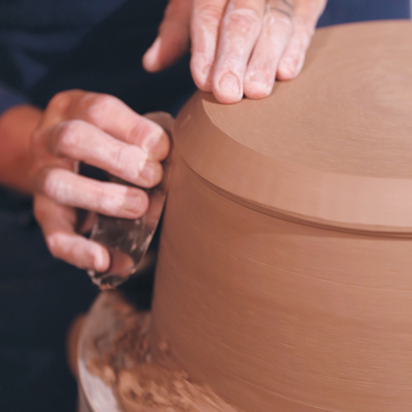 3 Create a bevel between the outside wall and the bottom of the pot.