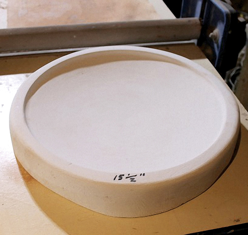 1 Start with a 15½-inch-diameter × 2-inch-deep plaster mold.