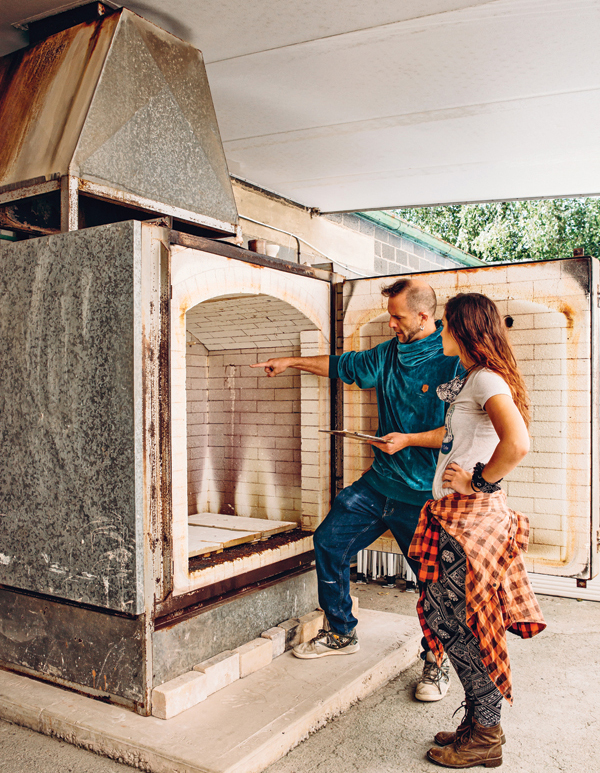 Link up with a seasoned pro to learn the ropes when firing a new kiln. 