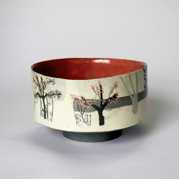 1 Anna Lambert’s Parcevall Hall Pink Blossom footed cylinder bowl, 18 in. (46 cm) in diameter, Earthstone ES40 blended white earthenware, painted and inlaid colored slips, transparent glaze, fired to 2012°F (1100°C). 