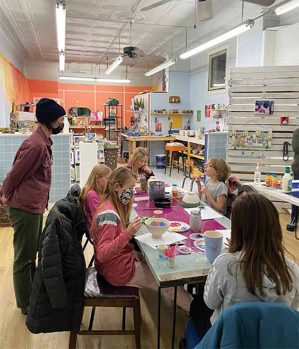 4 Pottery-painting class at MadKat Studio.