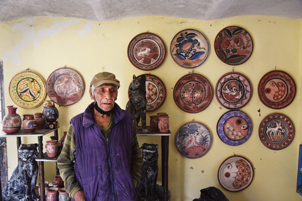 8 Luis Cortez’ mentor Salvador Vazquez Carmona in his studio with finished pieces. Photo: Richard Burkett and Joe Molinaro.