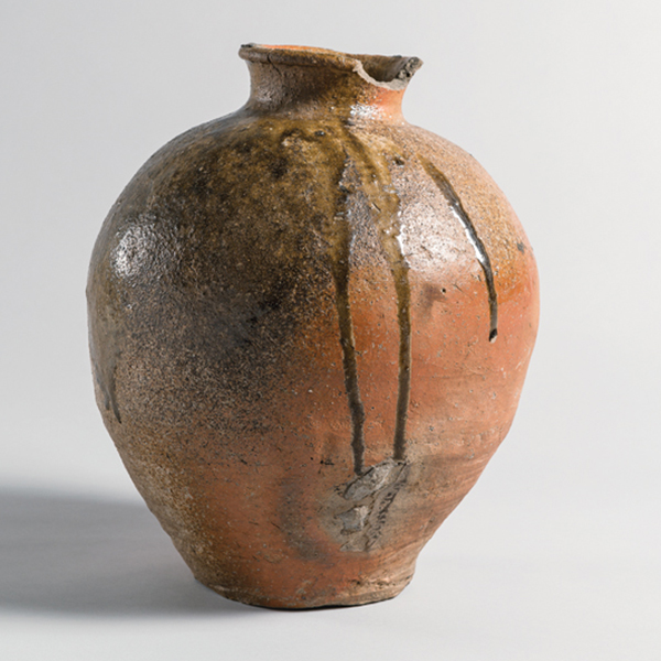 2 Unknown maker’s Shigaraki-ware storage jar, stoneware with natural ash glaze, late 16th–early 17th century. Photo: Jeri Hollister and Patrick Young, Michigan Imaging. 