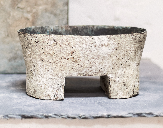 2 Paul Philp’s oval footed vessel, 11 in. (28 cm) in width, ceramic, dark green liner glaze. Photo: Chloe Bell.