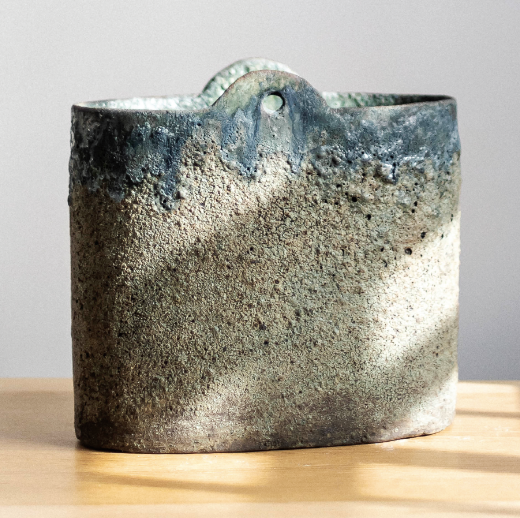 3 Paul Philp’s vessel, 9½ in. (24 cm) in length, ceramic, dark green glaze, bluish-green handles. Photo: Chloe Bell.