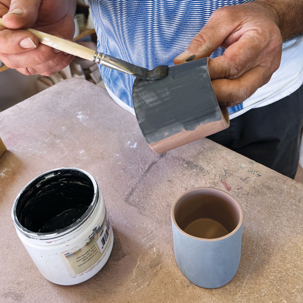 1 Apply a coat of black underglaze to the exterior of the piece.