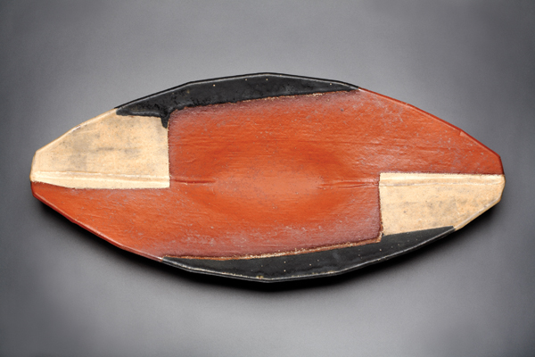 Platter, 28 in. (71 cm) in length, earthenware, 2009. Photo: Peter Lee.