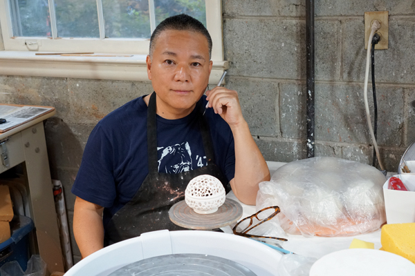 3 Masa Sasaki in his studio, 2021. 